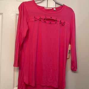 Pretty pink Cyrus size medium top.NWT